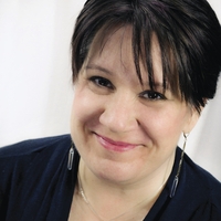 Author Melissa Cynova