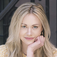 Author Amanda Higgins