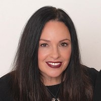 Author Karina Muller